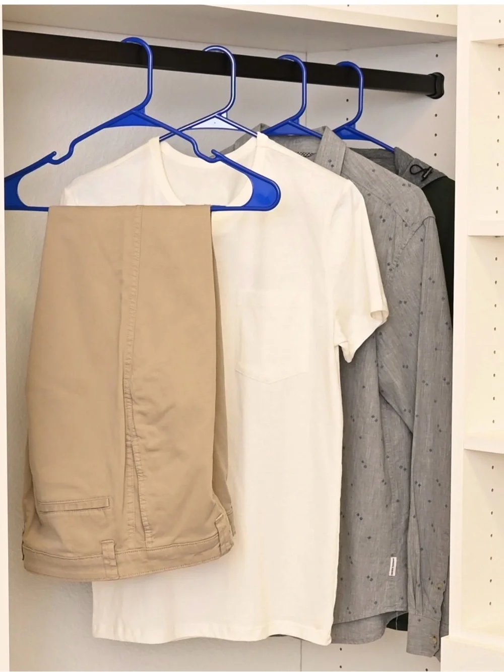Mainstays Bright Blue Non-Slip Plastic Closet Hangers - 18 Pack